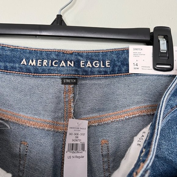 American Eagle Womens Blue Ripped Mom Jeans SIze 14 Stretch Distressed Denim - Picture 11 of 13